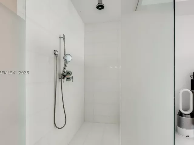 3-bedroom condo for rent in Miami - 2020 N Bayshore Dr 2603 - MondialRealty