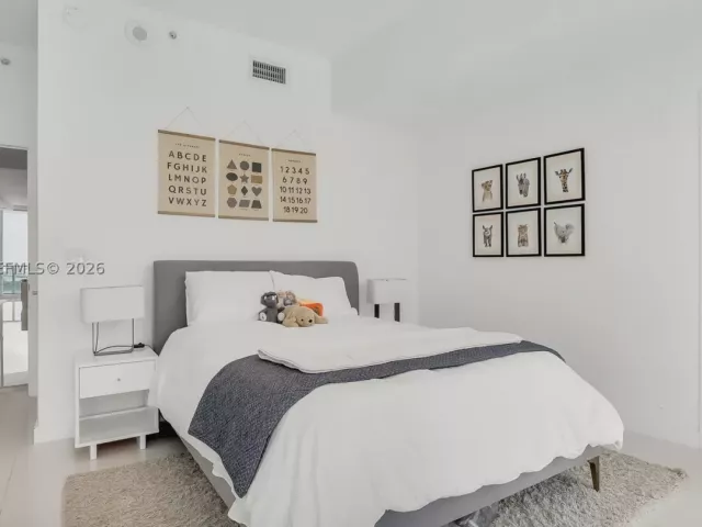 3-bedroom condo for rent in Miami - 2020 N Bayshore Dr 2603 - MondialRealty