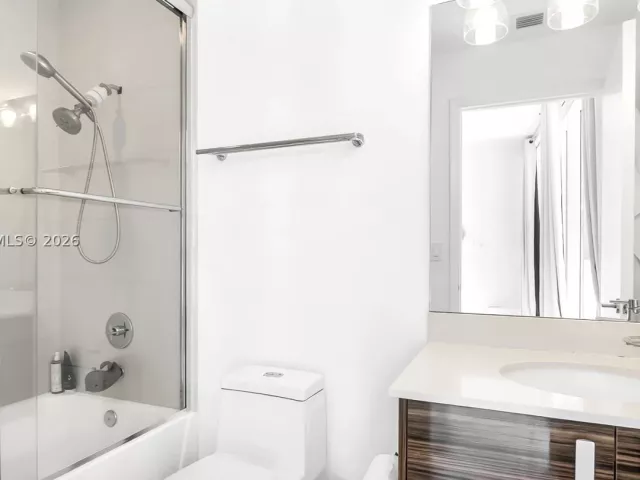 3-bedroom condo for rent in Miami - 2020 N Bayshore Dr 2603 - MondialRealty