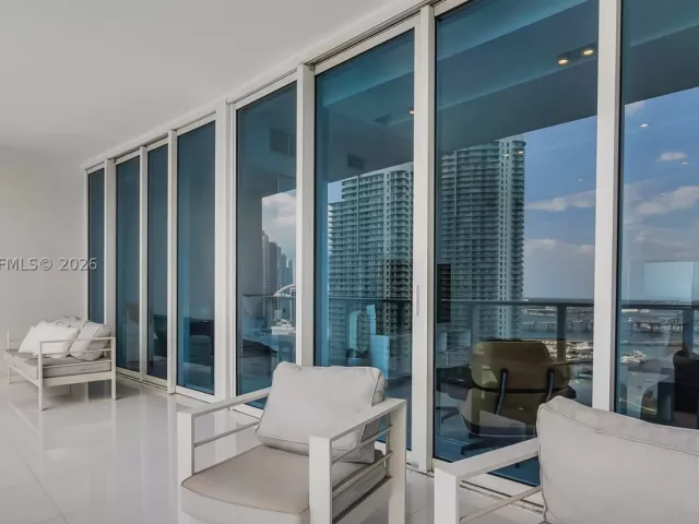 3-bedroom condo for rent in Miami - 2020 N Bayshore Dr 2603 - MondialRealty