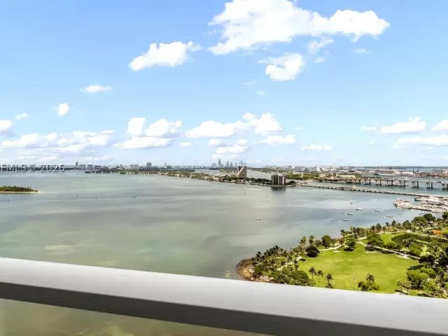 3-bedroom condo for rent in Miami - 2020 N Bayshore Dr 2603 - MondialRealty