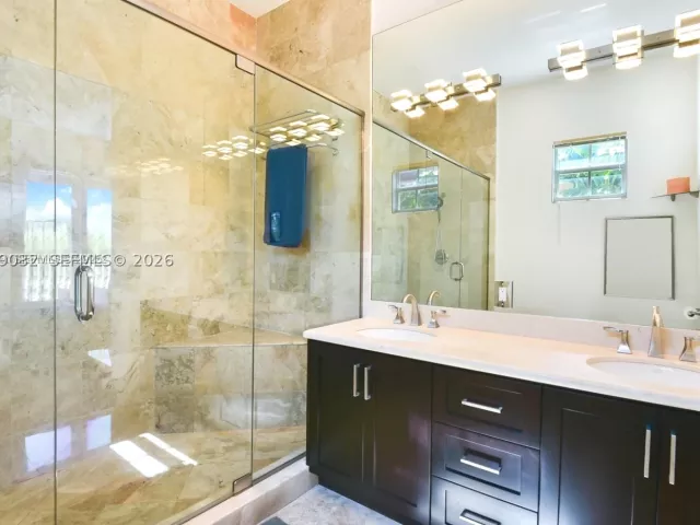 3-bedroom home for rent in North Miami Beach - 3870 NE 168th St 2 - MondialRealty