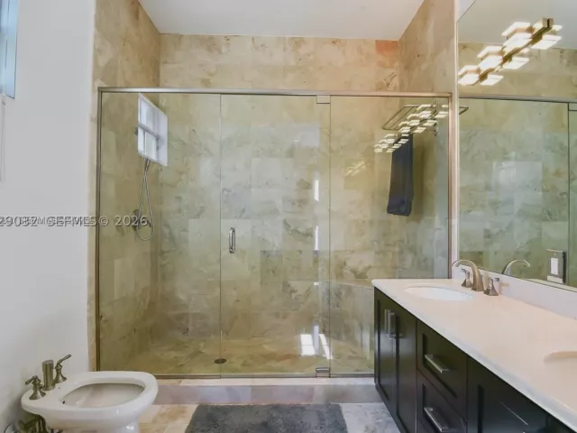 3-bedroom home for rent in North Miami Beach - 3870 NE 168th St 2 - MondialRealty