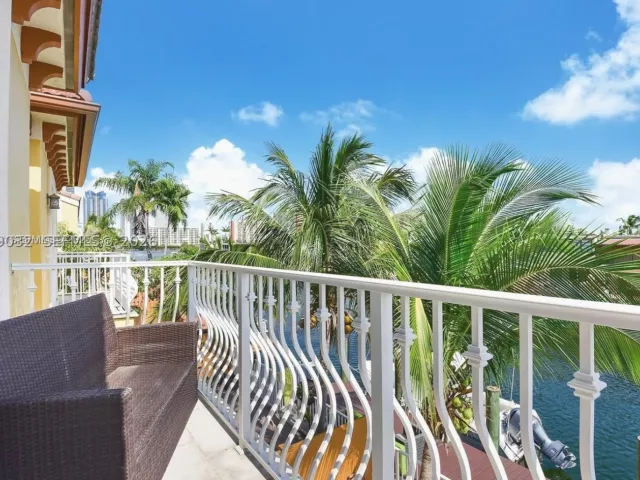 3-bedroom home for rent in North Miami Beach - 3870 NE 168th St 2 - MondialRealty