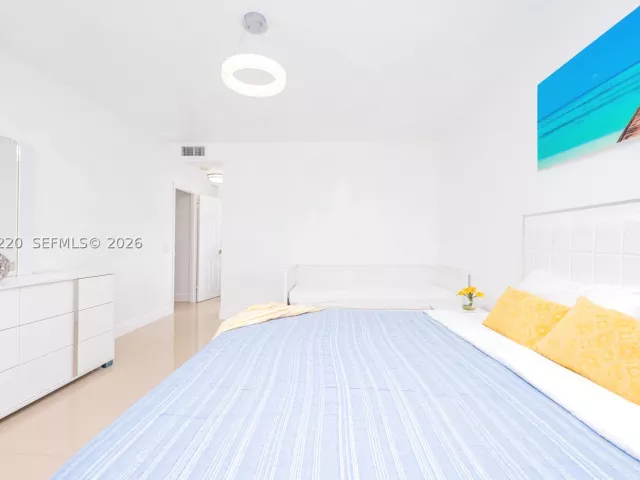 2-bedroom condo for rent in Hollywood - 3505 S Ocean Dr 221 - MondialRealty