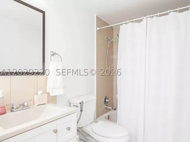 2-bedroom condo for rent in Hollywood - 3505 S Ocean Dr 221 - MondialRealty