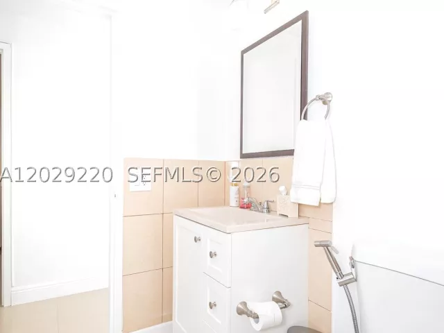 2-bedroom condo for rent in Hollywood - 3505 S Ocean Dr 221 - MondialRealty