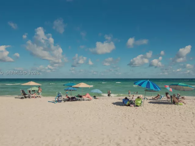 2-bedroom condo for rent in Hollywood - 3505 S Ocean Dr 221 - MondialRealty