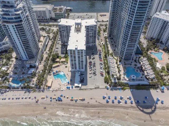 2-bedroom condo for rent in Hollywood - 3505 S Ocean Dr 221 - MondialRealty