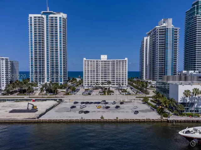 2-bedroom condo for rent in Hollywood - 3505 S Ocean Dr 221 - MondialRealty