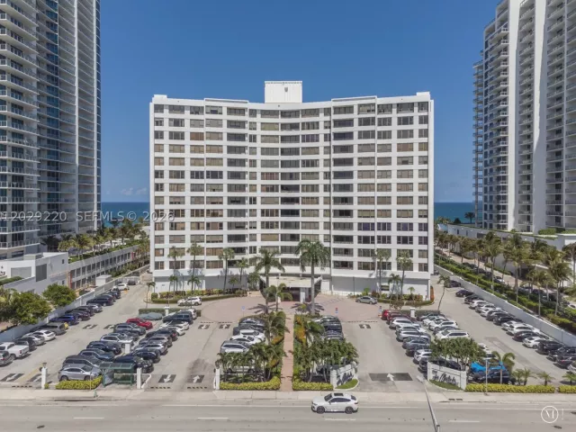 2-bedroom condo for rent in Hollywood - 3505 S Ocean Dr 221 - MondialRealty