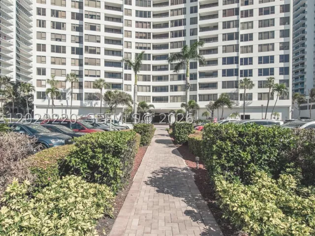 2-bedroom condo for rent in Hollywood - 3505 S Ocean Dr 221 - MondialRealty