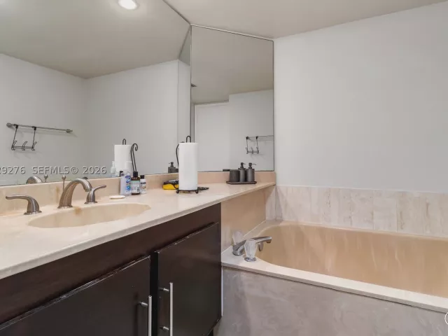 2-bedroom condo for sale in Miami - 1717 N Bayshore Dr A-2837 - MondialRealty