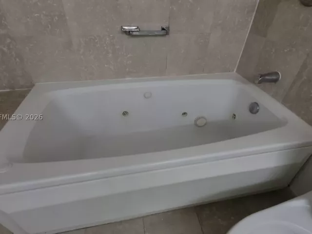 2-bedroom condo for sale in Miami Beach - 5900 Collins Ave 404 - MondialRealty