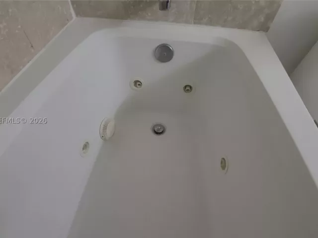 2-bedroom condo for sale in Miami Beach - 5900 Collins Ave 404 - MondialRealty
