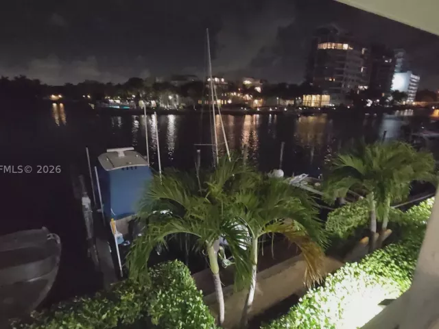 2-bedroom condo for sale in Miami Beach - 5900 Collins Ave 404 - MondialRealty