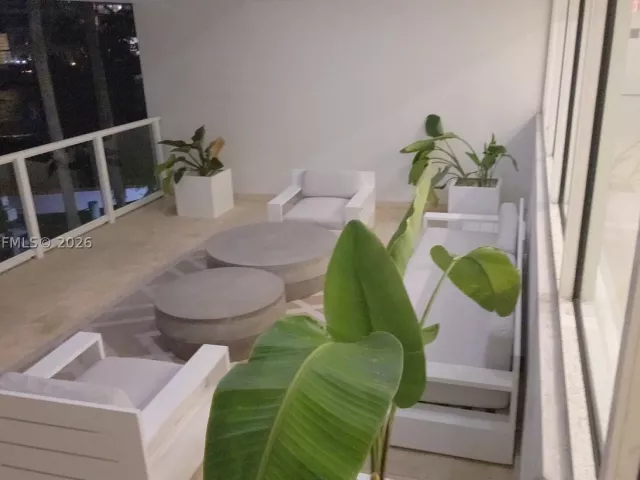 2-bedroom condo for sale in Miami Beach - 5900 Collins Ave 404 - MondialRealty