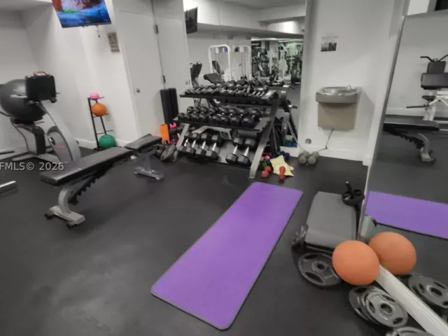 2-bedroom condo for sale in Miami Beach - 5900 Collins Ave 404 - MondialRealty