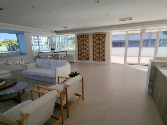 2-bedroom condo for sale in Miami Beach - 5900 Collins Ave 404 - MondialRealty