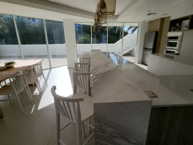 2-bedroom condo for sale in Miami Beach - 5900 Collins Ave 404 - MondialRealty