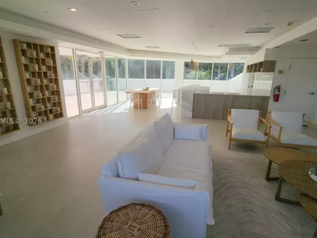 2-bedroom condo for sale in Miami Beach - 5900 Collins Ave 404 - MondialRealty