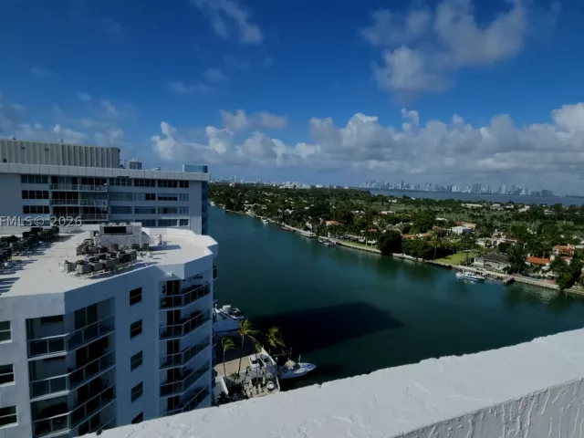 2-bedroom condo for sale in Miami Beach - 5900 Collins Ave 404 - MondialRealty