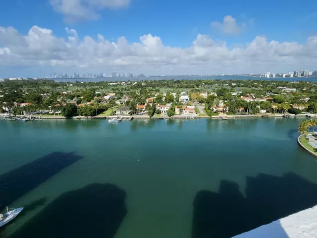 2-bedroom condo for sale in Miami Beach - 5900 Collins Ave 404 - MondialRealty