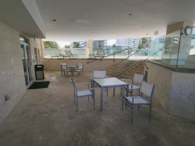 2-bedroom condo for sale in Miami Beach - 5900 Collins Ave 404 - MondialRealty
