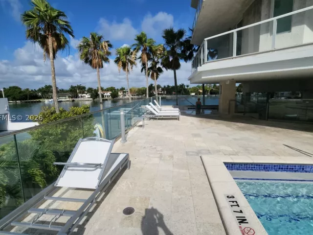 2-bedroom condo for sale in Miami Beach - 5900 Collins Ave 404 - MondialRealty