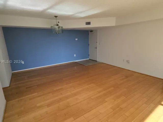 2-bedroom condo for sale in Miami Beach - 5900 Collins Ave 404 - MondialRealty