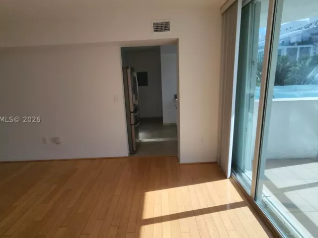 2-bedroom condo for sale in Miami Beach - 5900 Collins Ave 404 - MondialRealty
