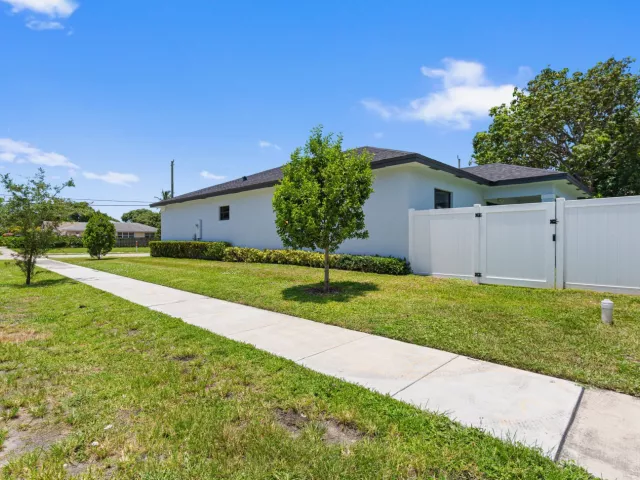 3-bedroom home for sale in Delray Beach - 601 SW 3rd Street - MondialRealty