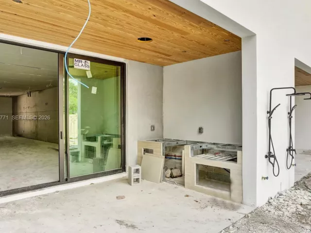 4-bedroom home for sale in Fort Lauderdale - 707 NE 7th Ave 2 - MondialRealty