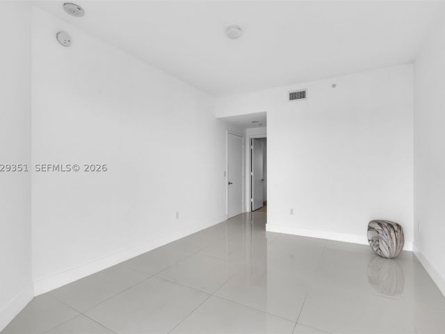 3-bedroom condo for sale in North Miami Beach - 17111 BISCAYNE BL 506 - MondialRealty