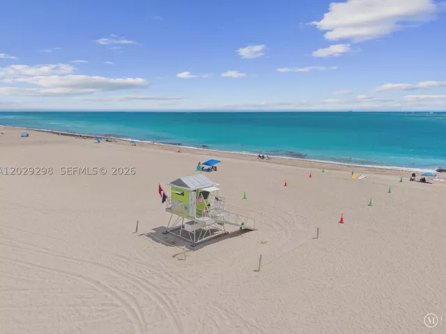 2-bedroom condo for sale in Bal Harbour - 10295 Collins Ave 1606 - MondialRealty