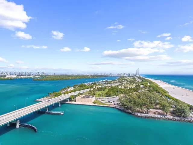 2-bedroom condo for sale in Bal Harbour - 10295 Collins Ave 1606 - MondialRealty