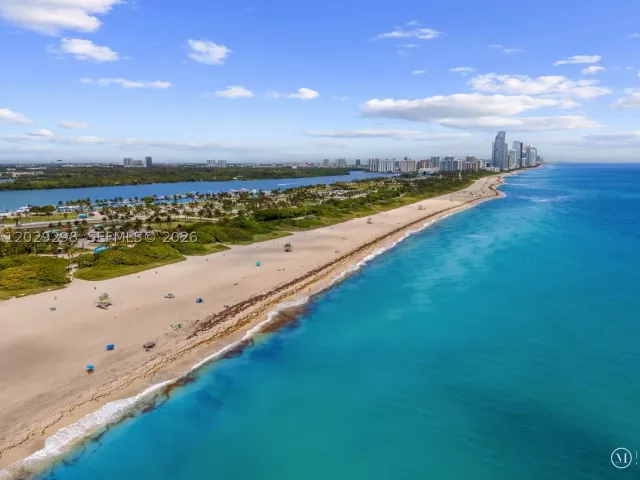 2-bedroom condo for sale in Bal Harbour - 10295 Collins Ave 1606 - MondialRealty