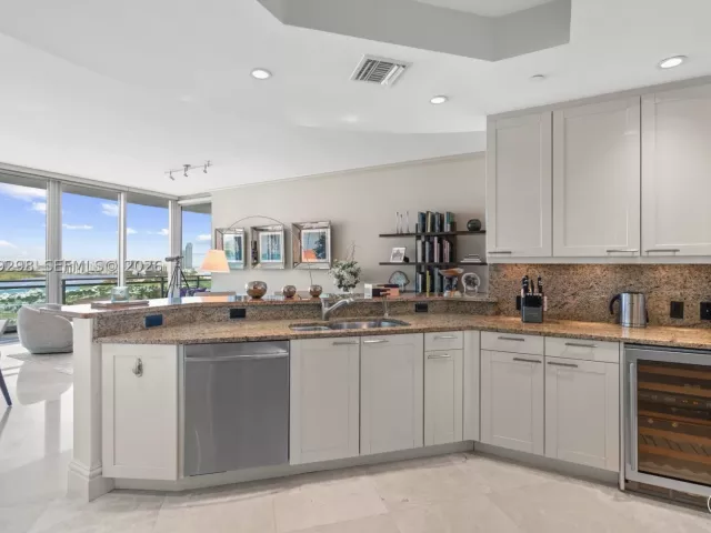 2-bedroom condo for sale in Bal Harbour - 10295 Collins Ave 1606 - MondialRealty