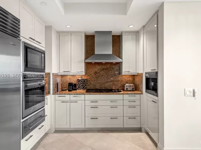 2-bedroom condo for sale in Bal Harbour - 10295 Collins Ave 1606 - MondialRealty