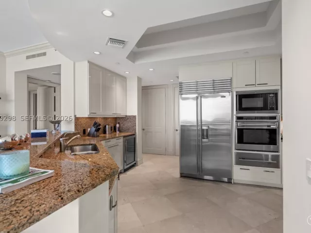 2-bedroom condo for sale in Bal Harbour - 10295 Collins Ave 1606 - MondialRealty