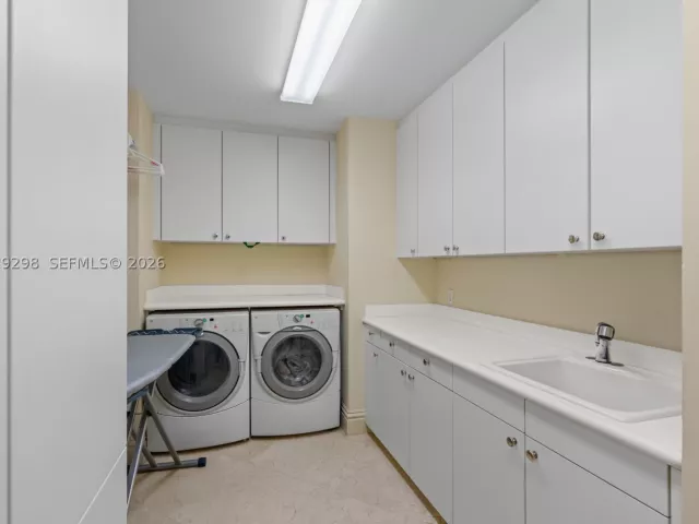 2-bedroom condo for sale in Bal Harbour - 10295 Collins Ave 1606 - MondialRealty