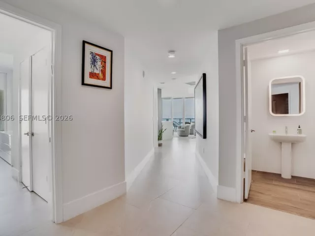 3-bedroom condo for sale in Miami - 2900 NE 7th Ave 3702 - MondialRealty