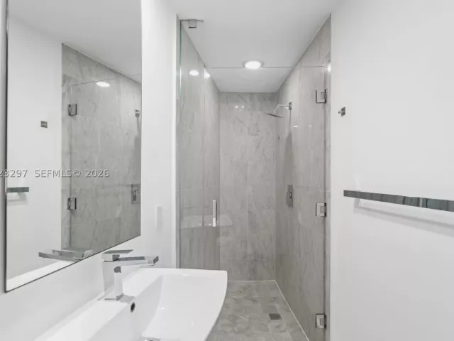 3-bedroom condo for rent in Miami - 801 S Miami Ave 4104 - MondialRealty