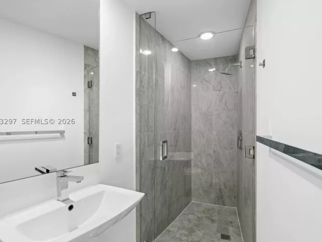 3-bedroom condo for rent in Miami - 801 S Miami Ave 4104 - MondialRealty
