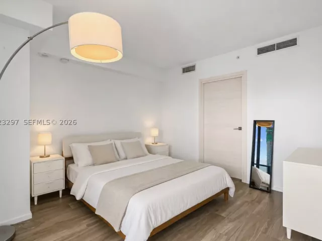 3-bedroom condo for rent in Miami - 801 S Miami Ave 4104 - MondialRealty