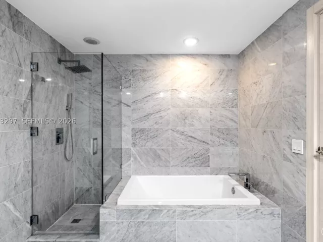 3-bedroom condo for rent in Miami - 801 S Miami Ave 4104 - MondialRealty