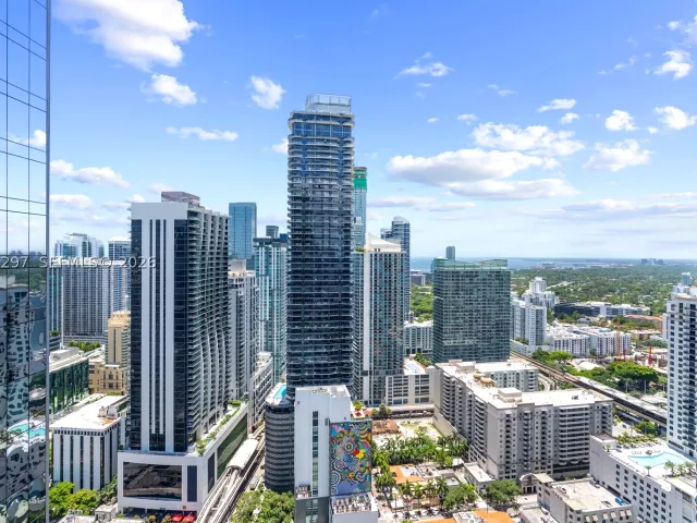 3-bedroom condo for rent in Miami - 801 S Miami Ave 4104 - MondialRealty