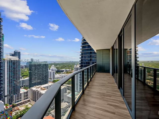 3-bedroom condo for rent in Miami - 801 S Miami Ave 4104 - MondialRealty