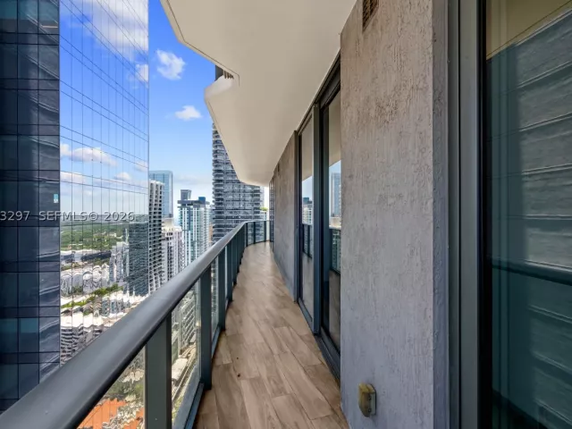 3-bedroom condo for rent in Miami - 801 S Miami Ave 4104 - MondialRealty
