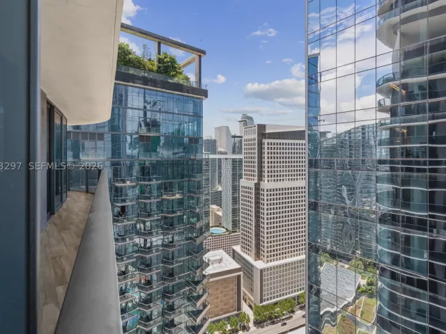 3-bedroom condo for rent in Miami - 801 S Miami Ave 4104 - MondialRealty